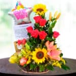 Arreglo Floral con Frutas Kiwano