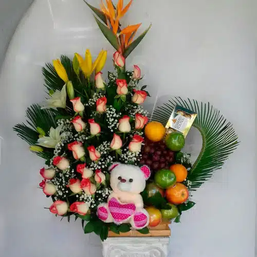 Arreglo Floral con Frutas Encanto