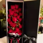 caja de 24 rosas rojas